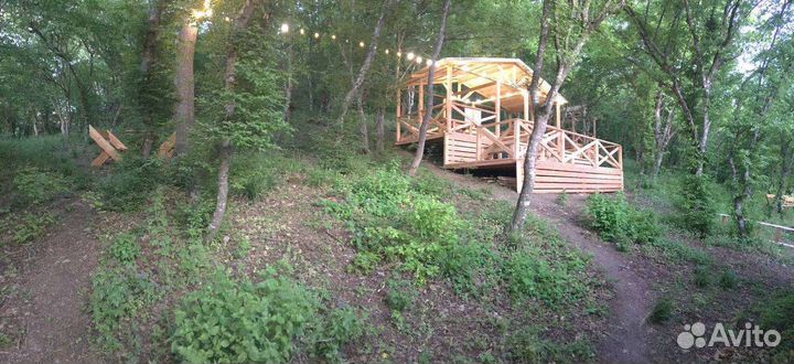 Аренда беседки, место отдыха, столик в лесу