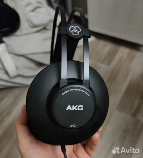 Студийные наушники AKG K52