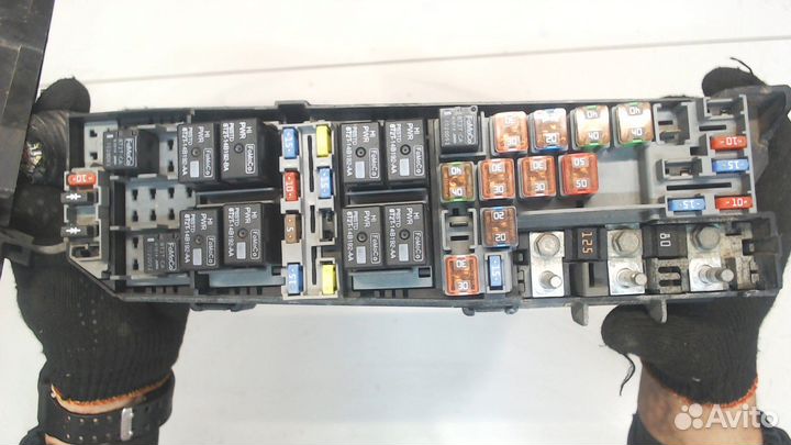 Блок предохранителей Ford Escape, 2010
