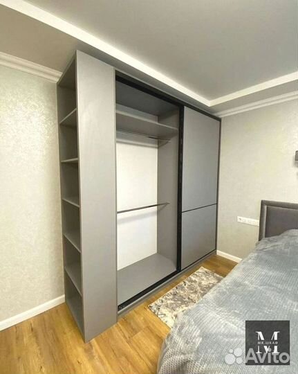 Шкаф-купе с зеркалом