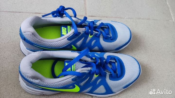 Nike revolution 2