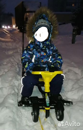 Снегокат с ручкой и колесами новый