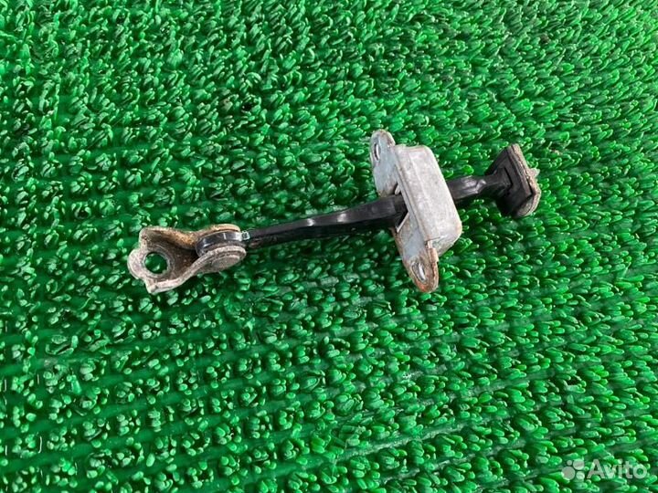 Ограничитель двери прав. перед. Nissan Titan, Arma