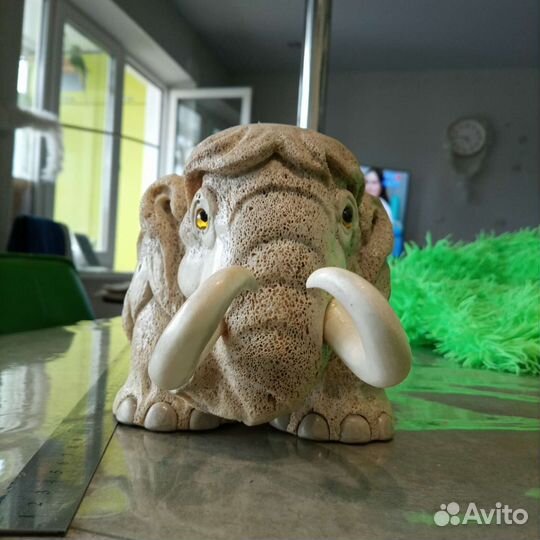 Фигура мамонта из кости