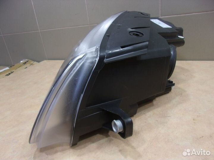 Фара правая Volkswagen Passat B6