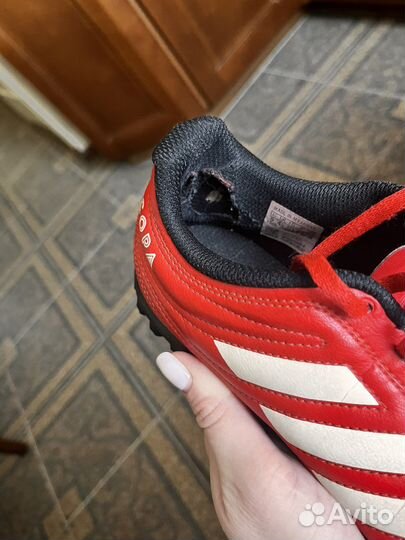 Футбольные бутсы adidas