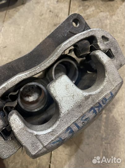 Суппорт тормозной Subaru Forester 2006г