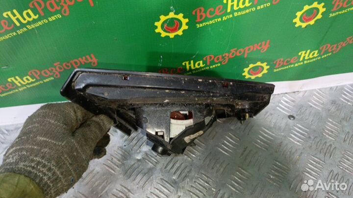 Фонарь в крышку багажника правый Nissan Primera