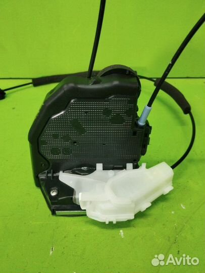 Замок боковой двери задний правый Toyota C-Hr