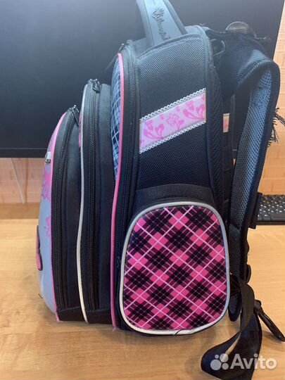 Школьный рюкзак с ортопежической спинкой