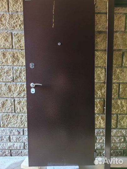 Металлическая входная дверь бу