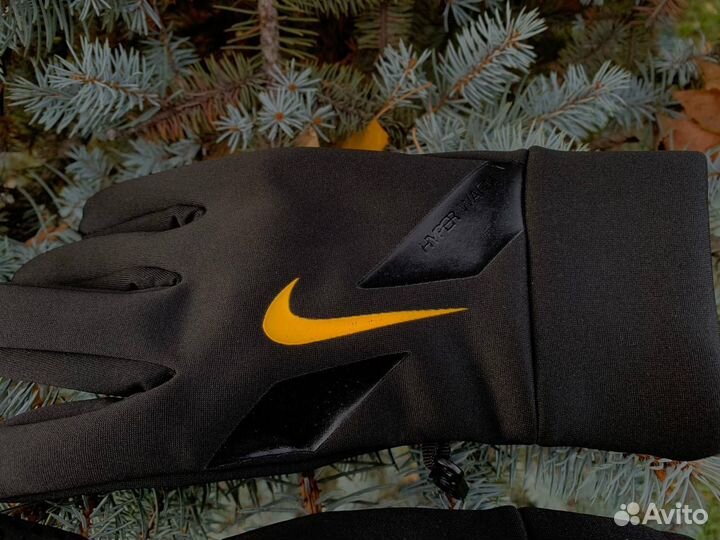 Перчатки Nike hyperwarm