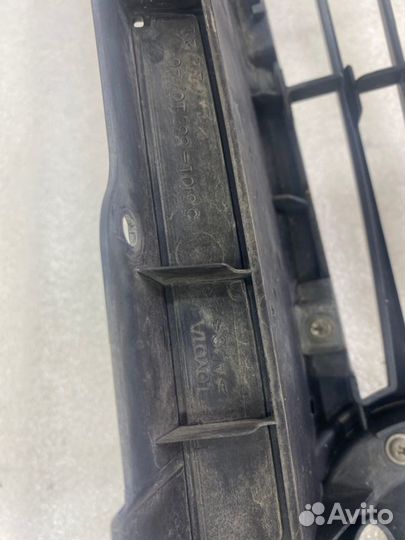 Решетка радиатора передняя Toyota Camry V55