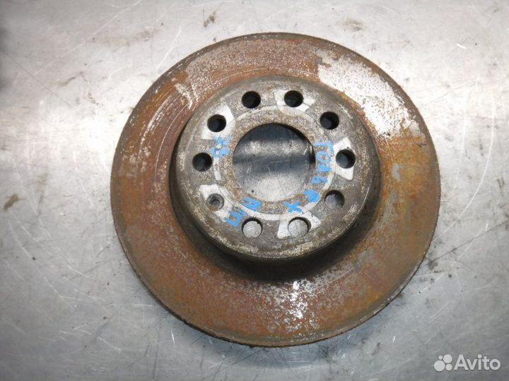 Тормозной диск передний правый Volkswagen Golf