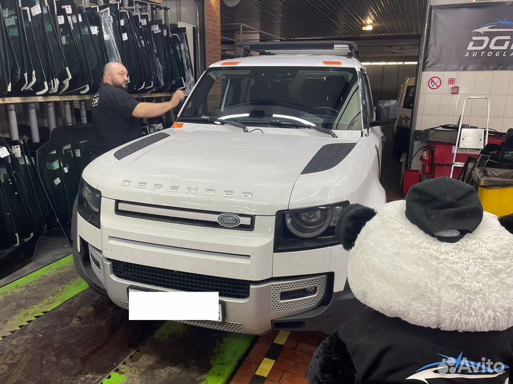 Лобовое стекло Land Rover Defender 2