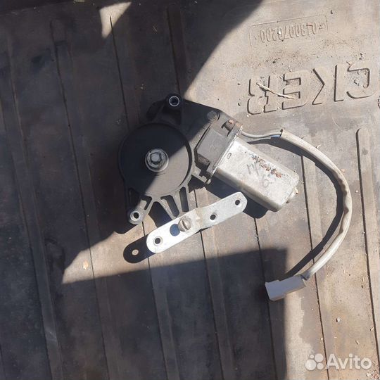 Моторчик стеклоподъемника ваз 2110