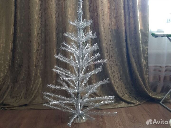 Елка,Игрушки ссср.флажки бронь