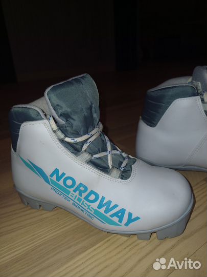 Детские лыжные ботинки классические 31 размер