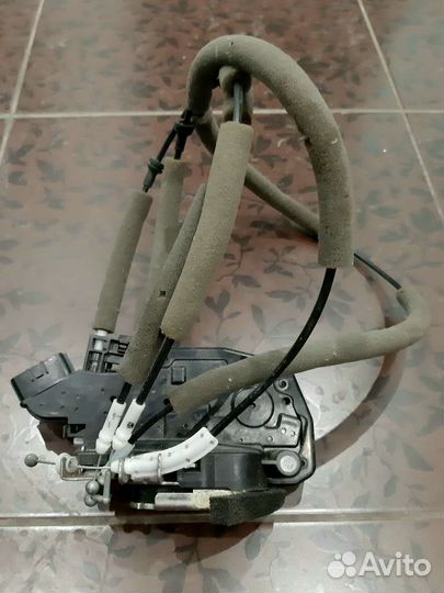 Замок двери задней левой Infiniti EX/QX50 J50