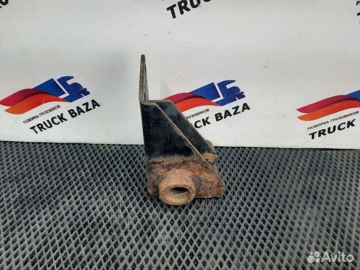 Кронштейн бампера правый Renault Magnum