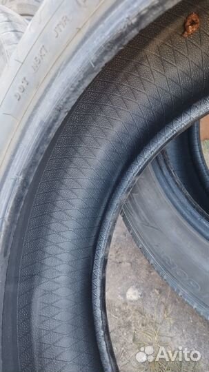 Goodyear EfficientGrip SUV 4x4 215/60 R17 98H