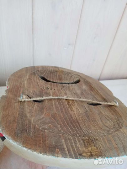 Маска из дерева