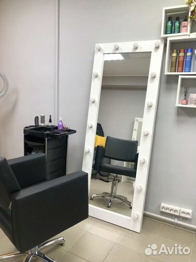 Зеркало напольное с лампочками