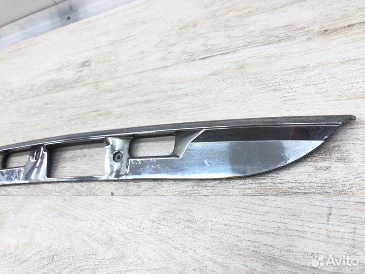 Накладка двери багажника Mercedes-Benz E-Class