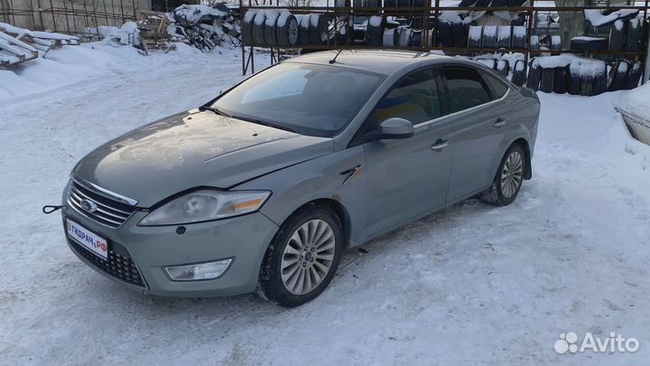 Накладка стекла переднего левого Ford Mondeo 4 (BD