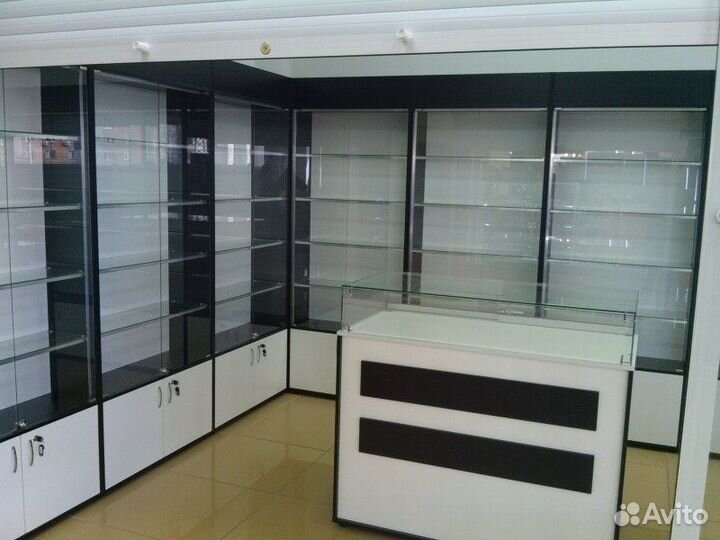 Торговые витрины и прилавки