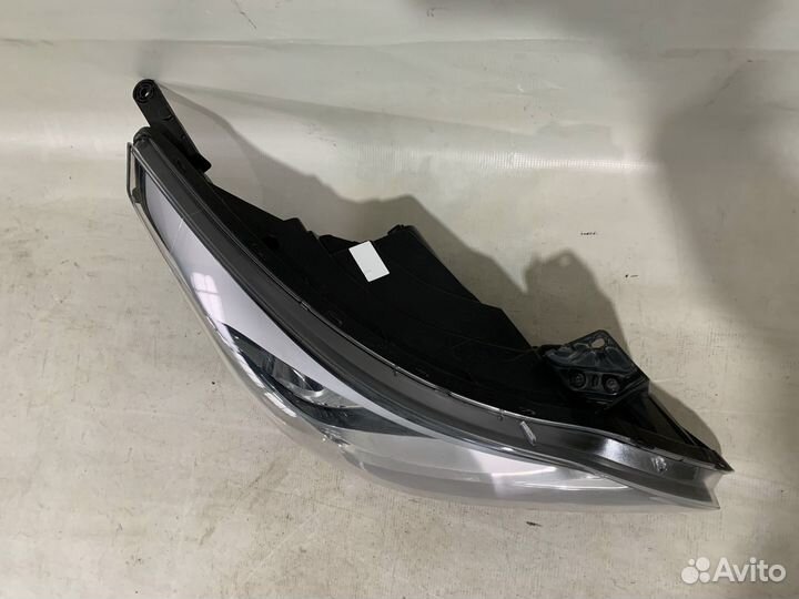 Hyundai Solaris 14- Фара правая