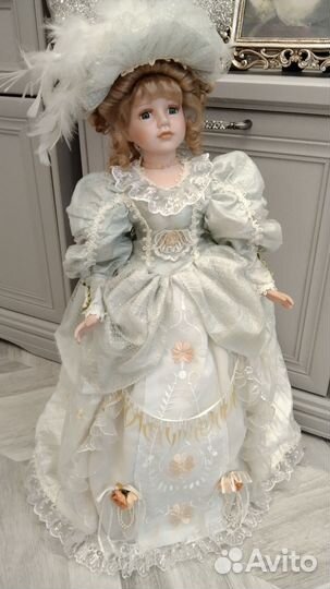 Кукла фарфоровая коллекционная
