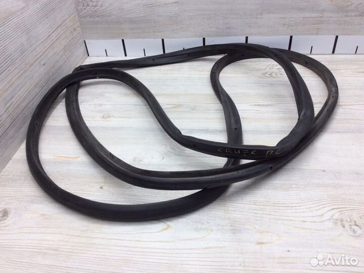 Уплотнитель двери передней левый Chevrolet Cruze