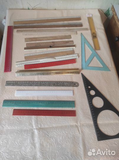 Линейки деревянные и пластиковые. Трафареты