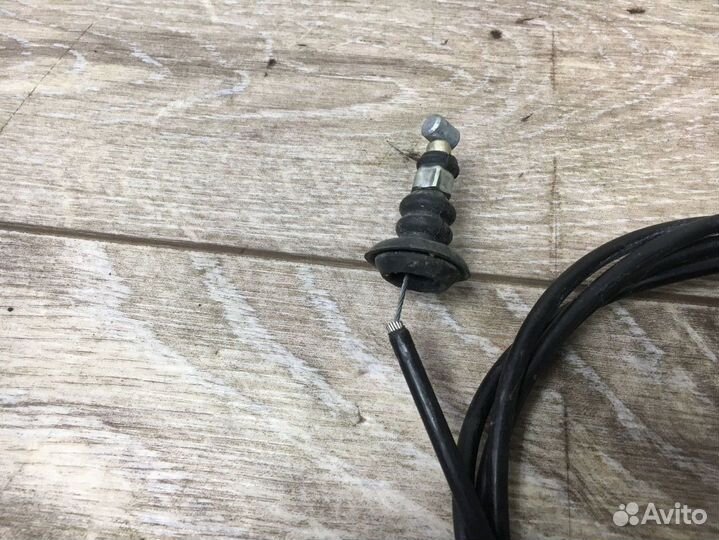 Трос капота Toyota Prius III (2009—2011)