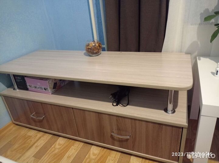 Угловой компьютерный стол