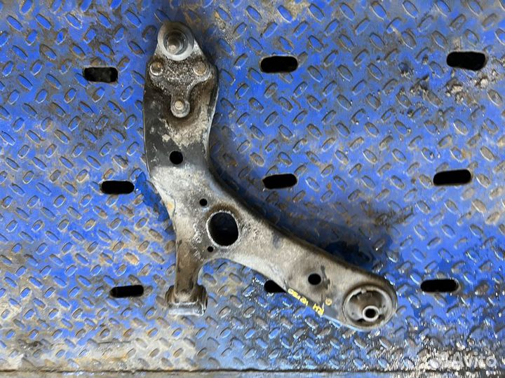 Рычаг передний Toyota Verso левый руль