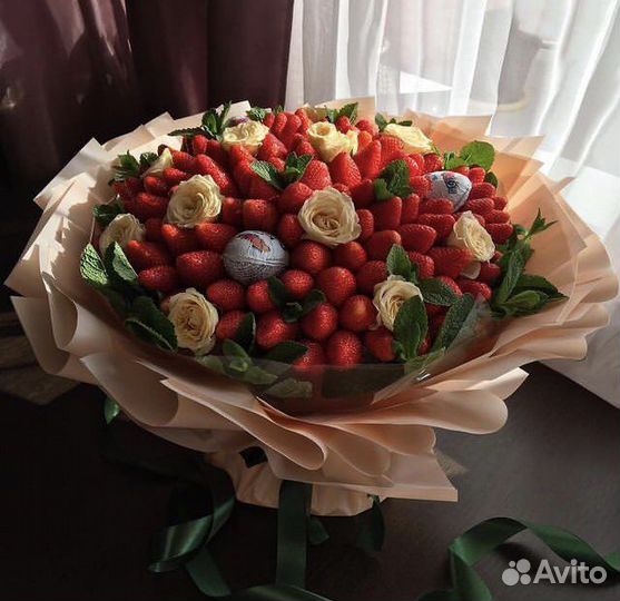 Клубничные букеты в подарок)