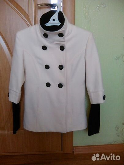 Полупальто-пиджак и чёрный свитер