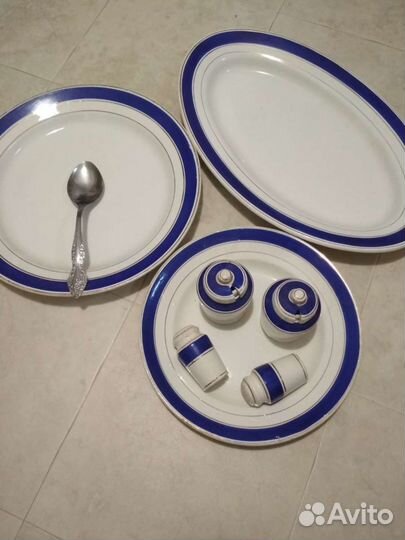 Сервировочные блюда, соусник