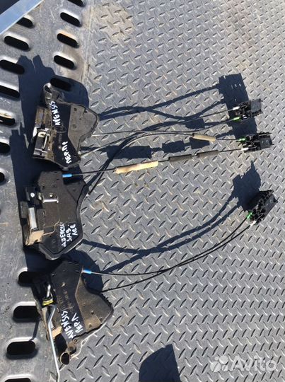 Замок двери toyota avensis 2