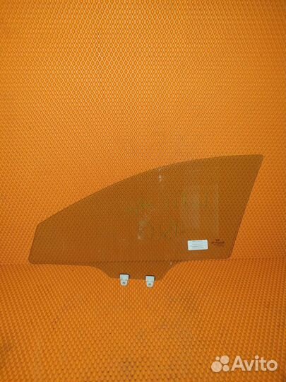 Стекло двери переднее правое Mazda 3 BM