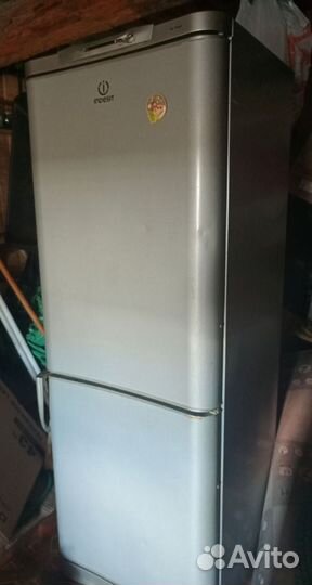 Холодильник бу Indesit