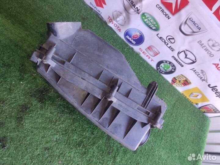 Корпус воздушного фильтра Ford Mondeo 3 1.8