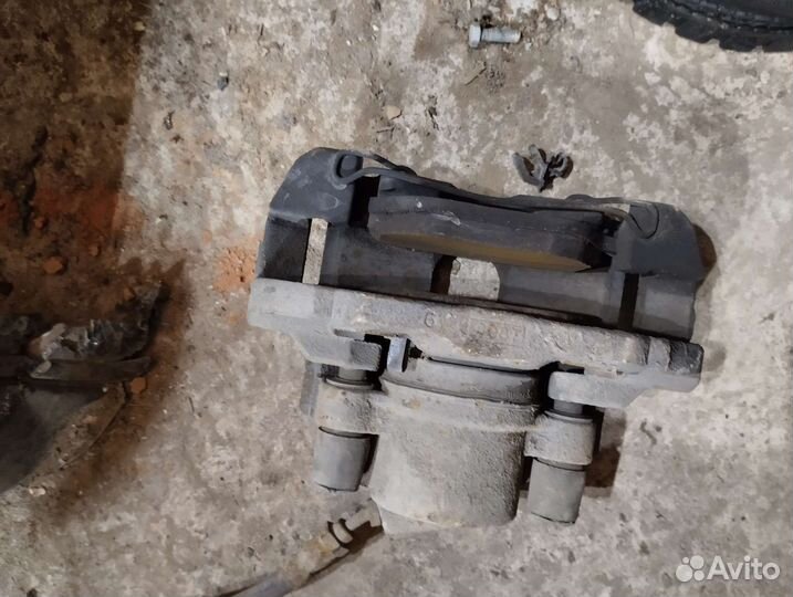 Тормозной суппорт Ford Fusion 1,4