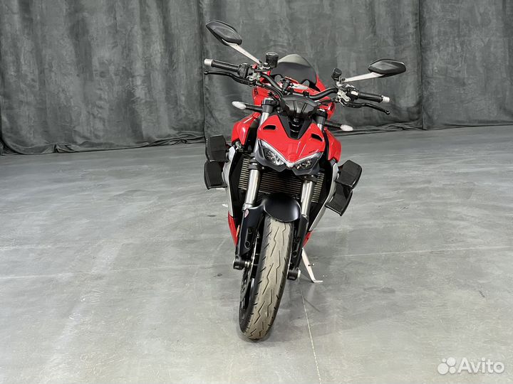 Ducati Streetfighter v2