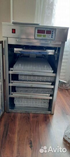 Инкубатор для яиц автоматический