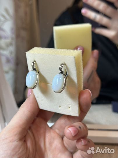 Серьги с лунным камнем