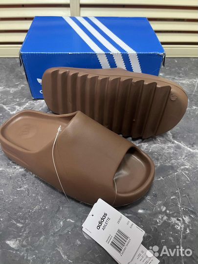 Тапочки Adidas Yeezy Slide