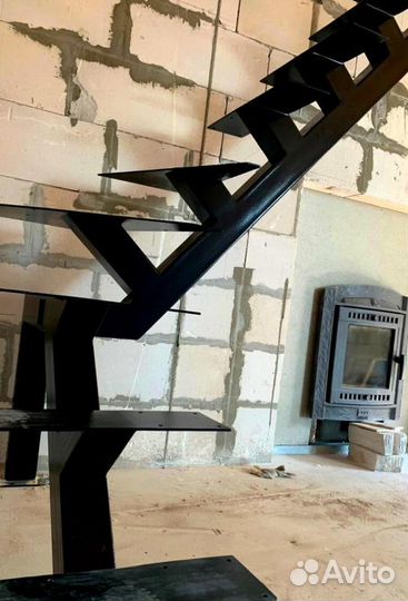 Прямая лестница на металлокаркасе